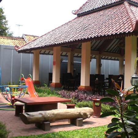 יוגיאקרטה 3C Familia Residence מראה חיצוני תמונה